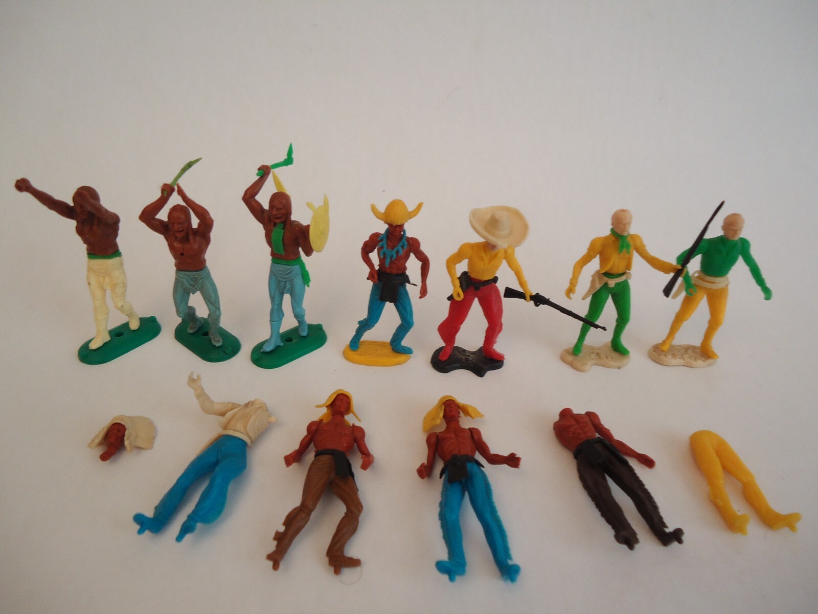 Old Rare Ferrero Kinder Ü-Ei Lot Cowboys & Indians Figurines Indianer -for Parts