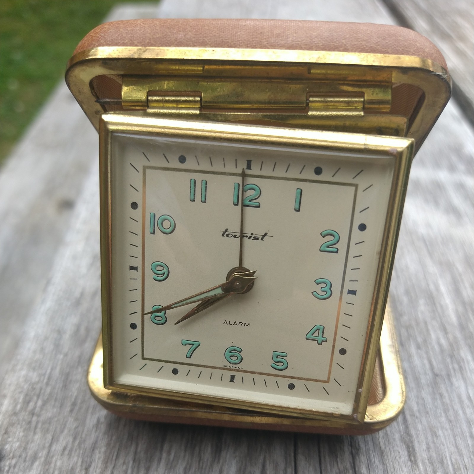 Vintage 1960s Ingraham Luminous Travel Alarm Clock Very Clean Working Condition Vintage 1960s Ingraham Luminous Travel Alarm Clock Very Clean Working Condition
