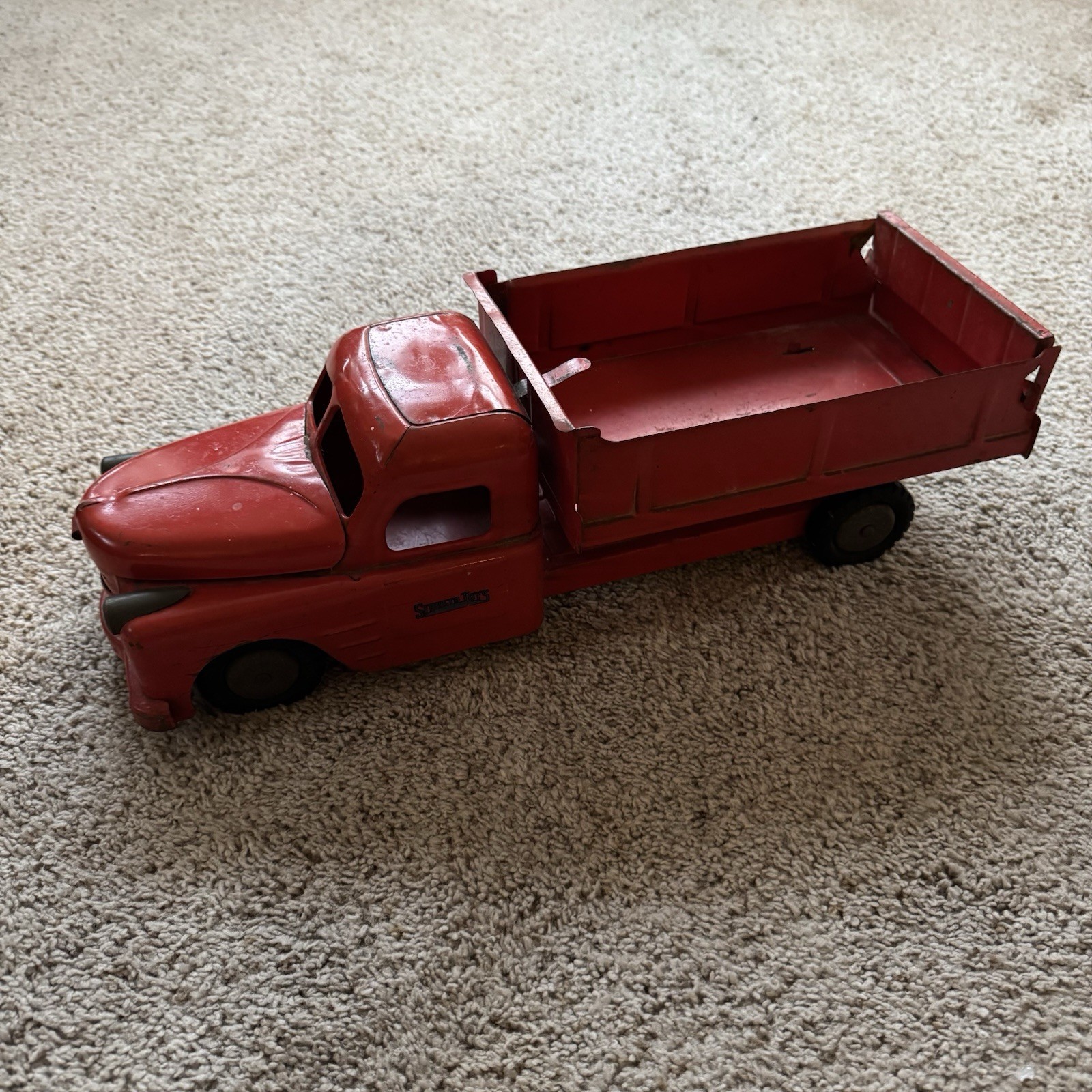 1940’s Structo Toys Diamond T Dump Truck Steel 20” Fireball Motor Red