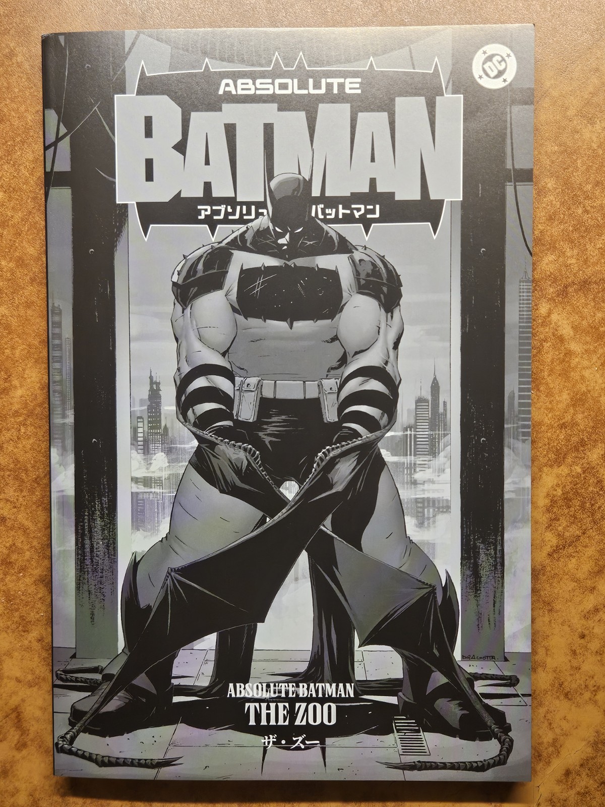 Absolute Batman: The Zoo — Japanese Edition Nick Dragotta 2026 