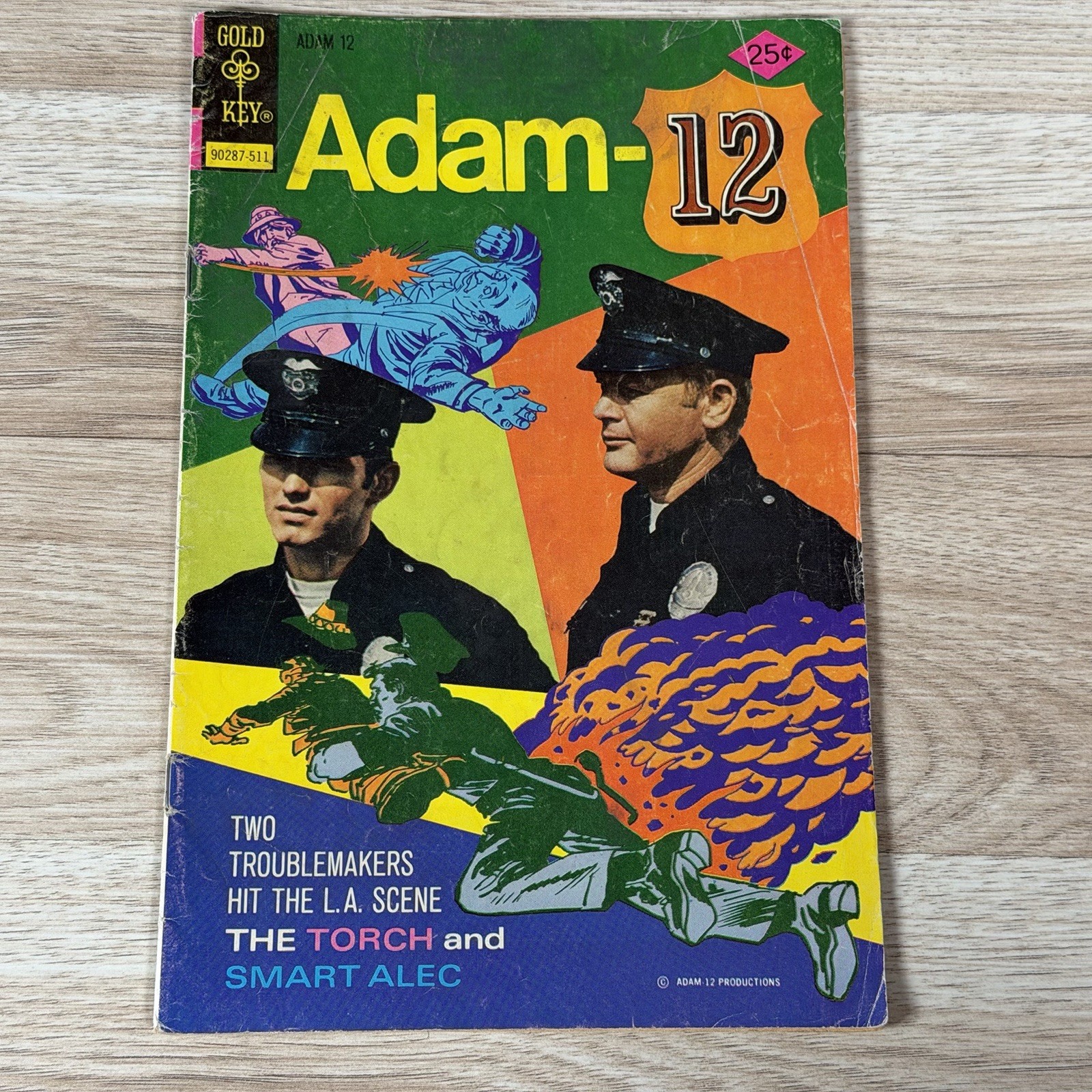 Adam 12 Issue 9 Gold Key Comics 1975 Bronze Age Vintage TV Shoe Adam 12 Issue 9 Gold Key Comics 1975 Bronze Age Vintage TV Shoe