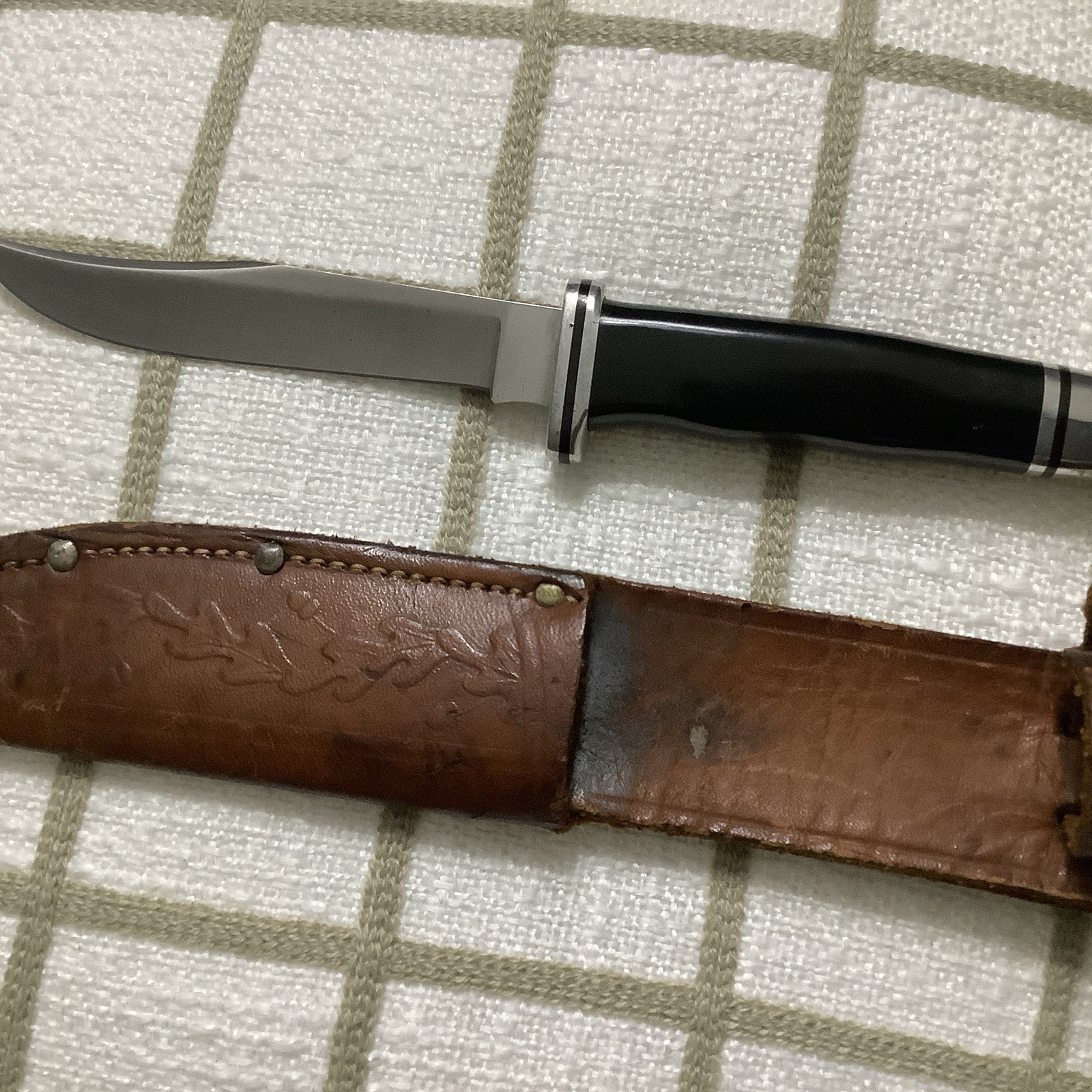 Vintage 1993 Buck 102 Woodsman Fixed Blade Hunting Knife Slash Date Code USA