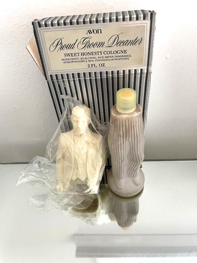 NEW VINTAGE Avon Proud Groom WEDDING Sweet Honesty Cologne Decanter + BOX NEW VINTAGE Avon Proud Groom WEDDING Sweet Honesty Cologne Decanter + BOX