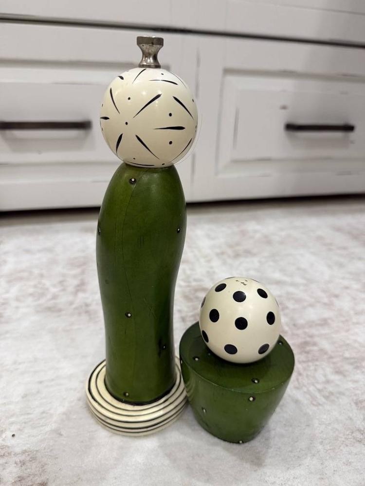 VTG William Bounds PepArt Robert Wilhelm Cactus Salt & Pepper Mill Shaker Set
