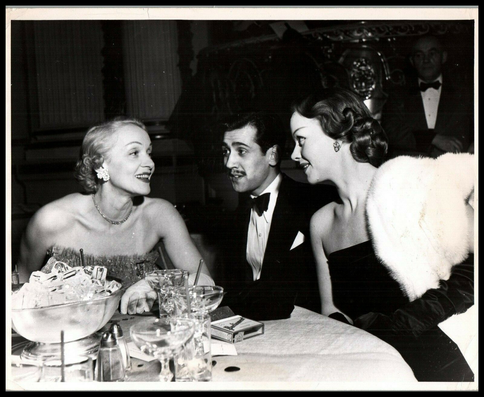 Marlene Dietrich STUNNING PORTRAIT 1940 HOLLYWOOD PARTY BARE SHOULDER PHOTO MA34
