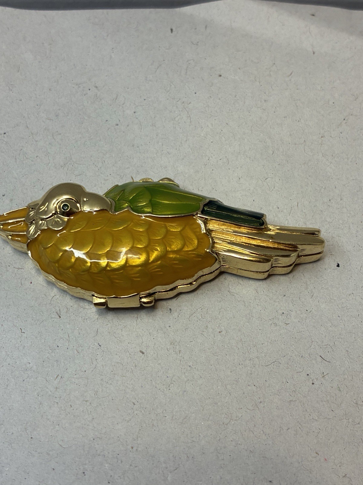 “Vintage 1991 Estee Lauder Golden Parrot Solid Perfume Compact Enamel Bird”. “Vintage 1991 Estee Lauder Golden Parrot Solid Perfume Compact Enamel Bird”.