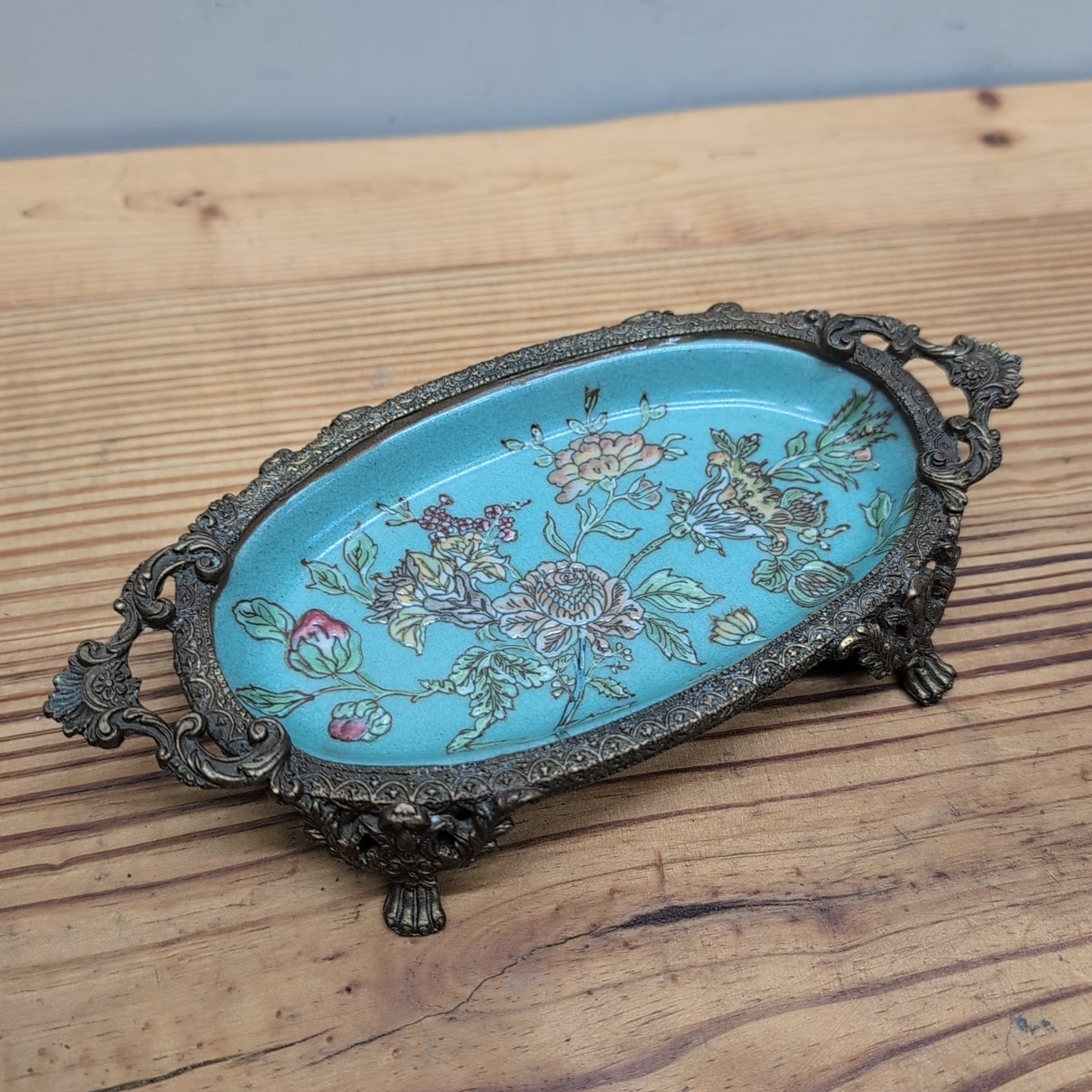 Vintage Hua Ping / Rong Tang Zhi Porcelain Trinket Soap Dish Brass Footed Floral