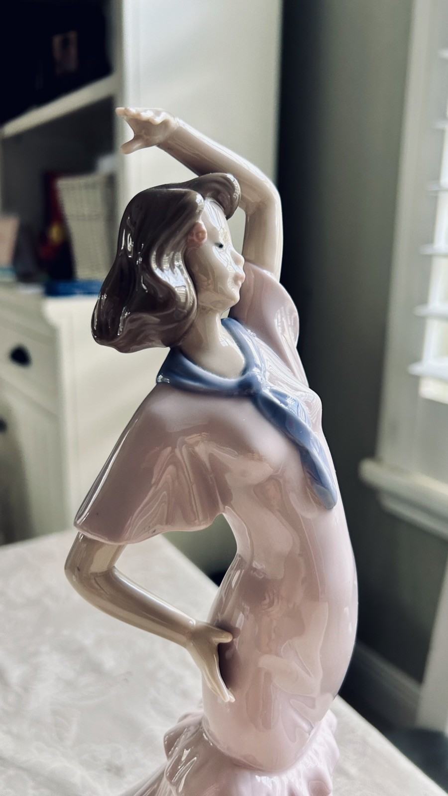 Very RARE NAO by Lladro Graceful Spanish lady in a flowing dress, elegant pose