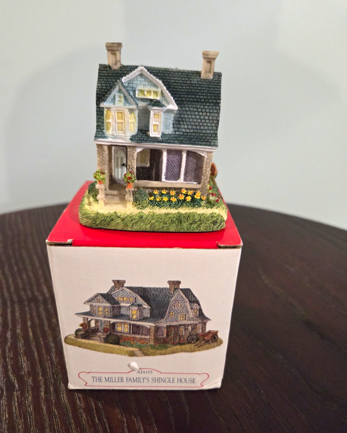 Liberty Falls Americana Collection Miller Family Shingle House AH155 Resin Boxed
