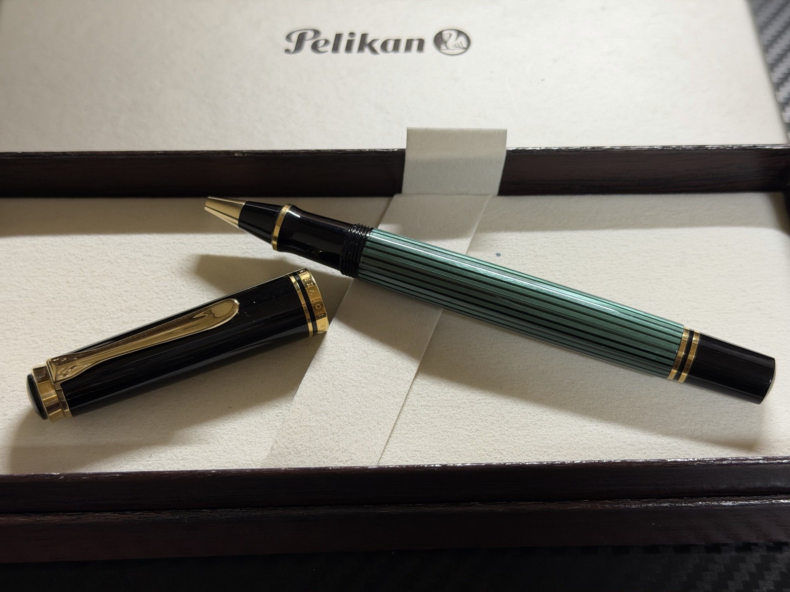 Pelikan Souverän R400 Green Stripe Rollerball Pen
