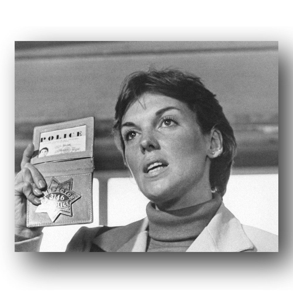 Tyne Daly Photo 8x10 The Enforcer 1976 Dirty Harry Sequel Police Badge Tyne Daly Photo 8x10 The Enforcer 1976 Dirty Harry Sequel Police Badge