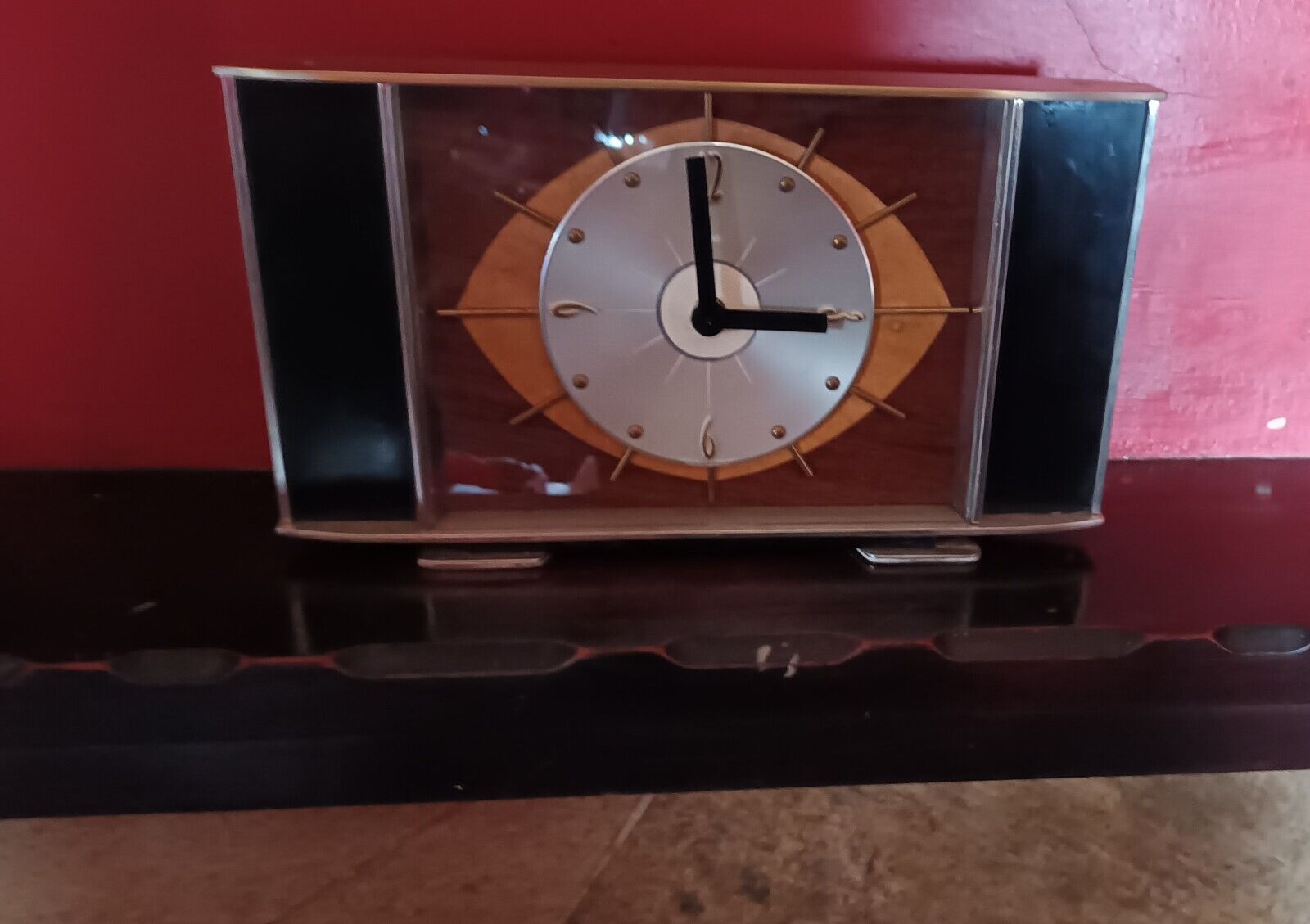Vintage 60\'s Metamec Atomic Eye Mantel Clock Retro Style Working Quartz Movement