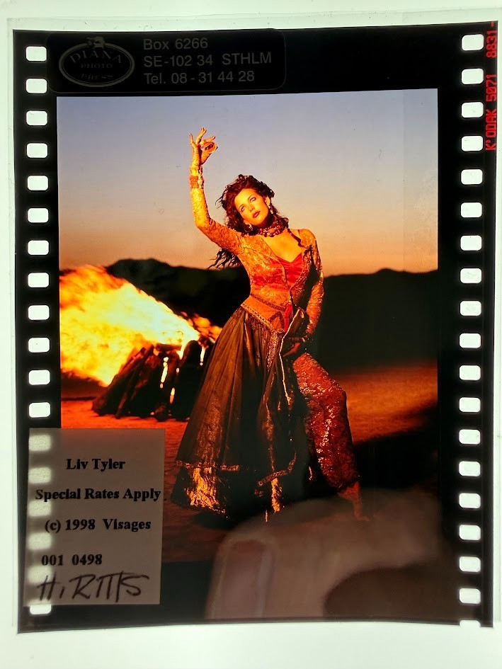 LIV TYLER  - Rare Original Press Photo Transparency by KEVIN SESSUMS 1998