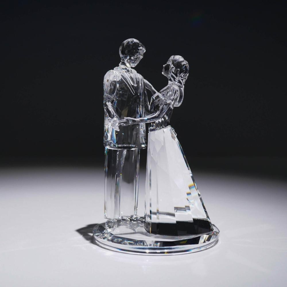 Swarovski Crystal Love Couple Figurine 5264503 Wedding Cake Topper Box Swarovski Crystal Love Couple Figurine 5264503 Wedding Cake Topper Box