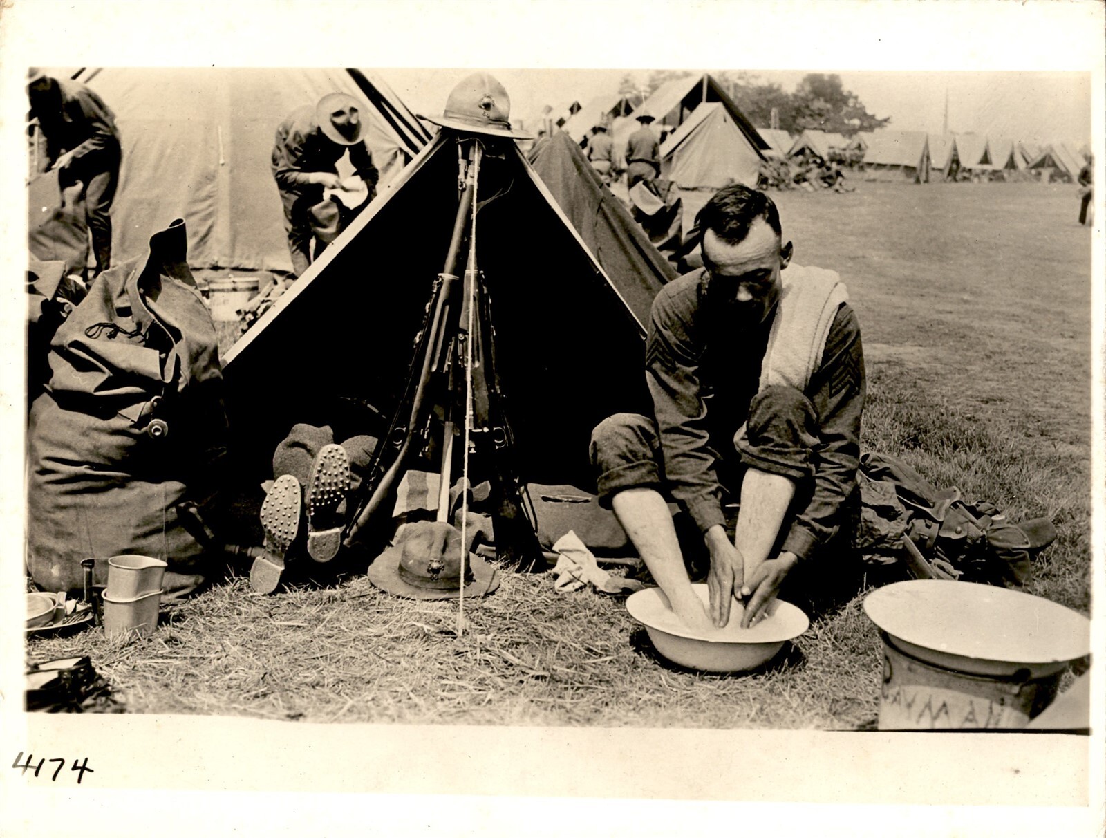 GA244 1918 Original Photo AMERICAN SOLDIER WASHING TIRED FEET WWI FIELD CAMP GA244 1918 Original Photo AMERICAN SOLDIER WASHING TIRED FEET WWI FIELD CAMP