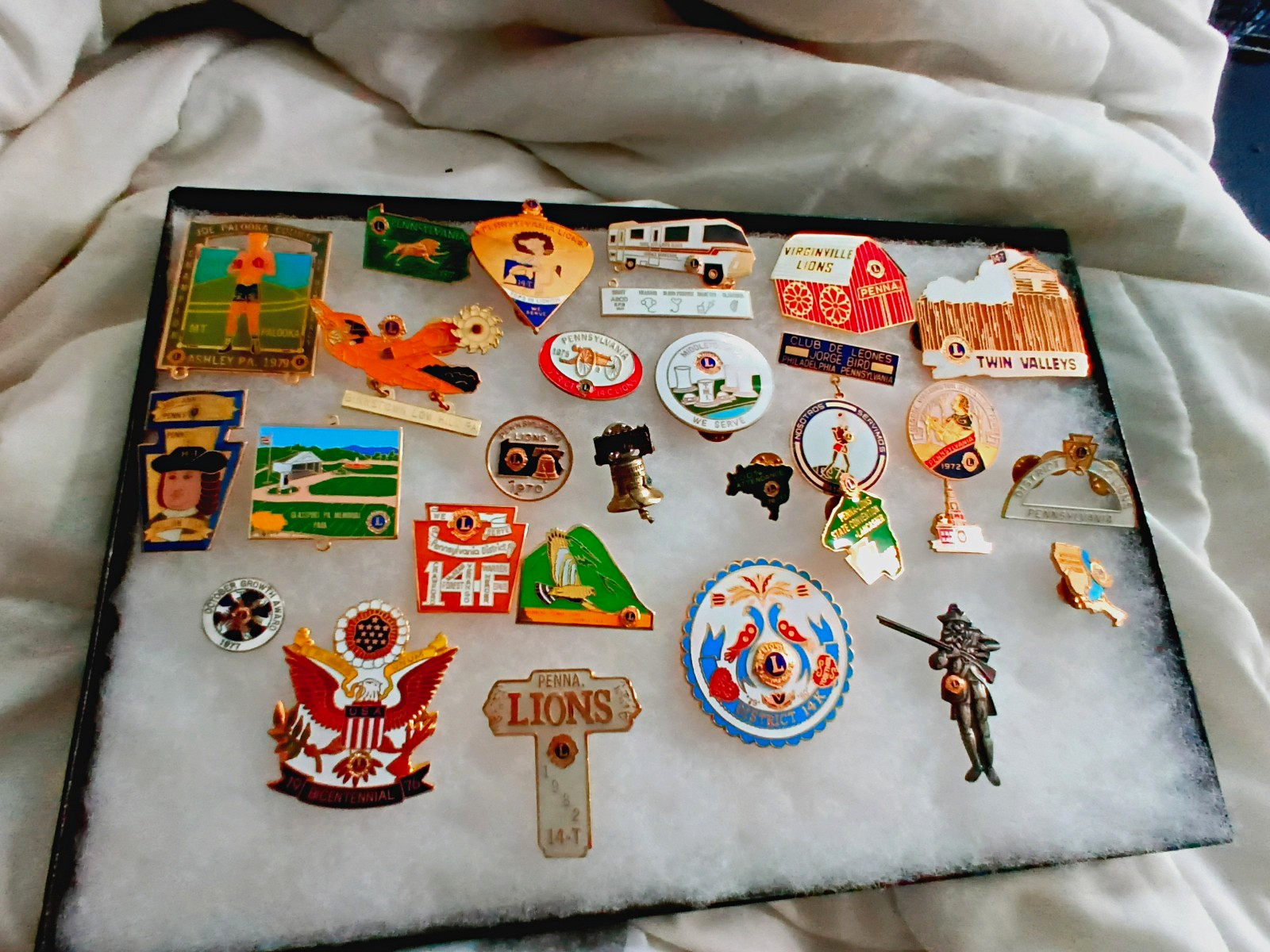 Mixed Lot Lions Club Lapel Pins Pennsylvania Souvenir USA Bicentennial Lot Of 69 Mixed Lot Lions Club Lapel Pins Pennsylvania Souvenir USA Bicentennial Lot Of 69