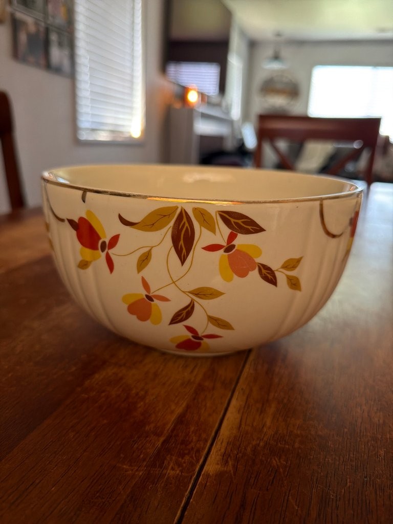 Vintage Hall's Superior Quality Kitchenware Mixing Bowl Vintage Hall's Superior Quality Kitchenware Mixing Bowl