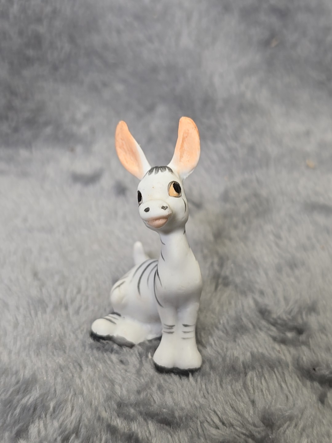 Vintage Zebra Miniature Figurine Sitting FreemanMcFarlin George Good  Retired