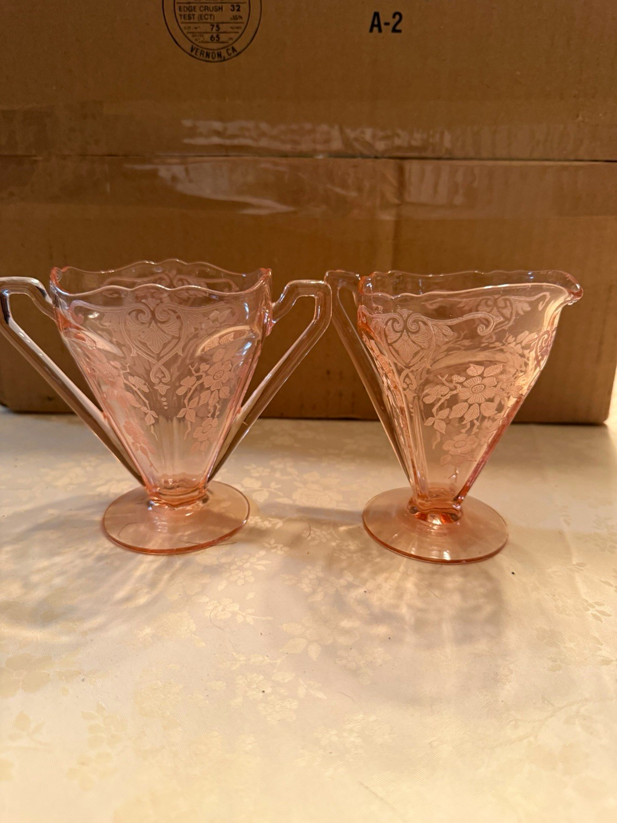 Vintage Pink Depression Glass Etched Floral Creamer & Sugar Bowl – 2-Piece Set Vintage Pink Depression Glass Etched Floral Creamer & Sugar Bowl – 2-Piece Set