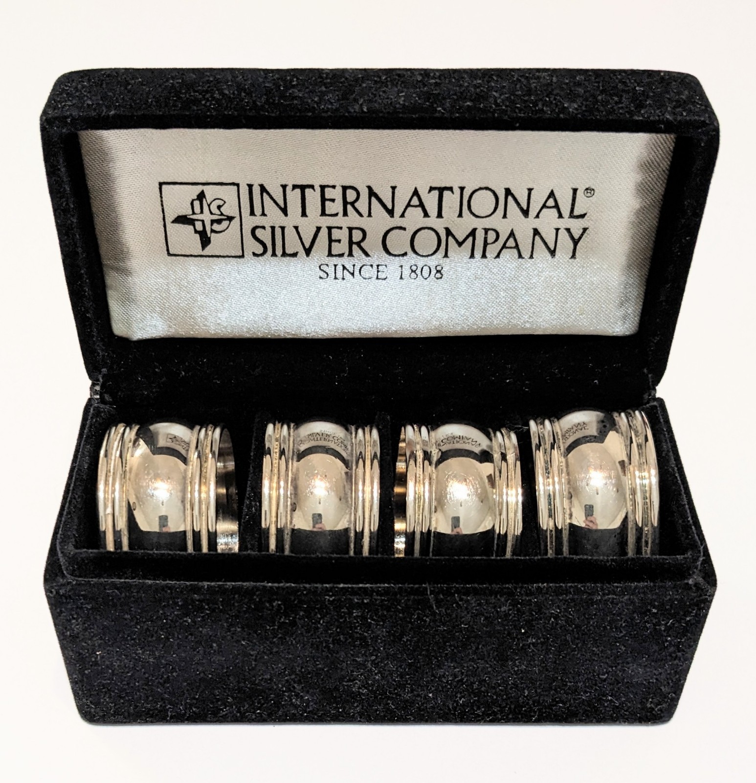 International Silver Co Set of 4 Silver Plate Napkin Rings International Silver Co Set of 4 Silver Plate Napkin Rings