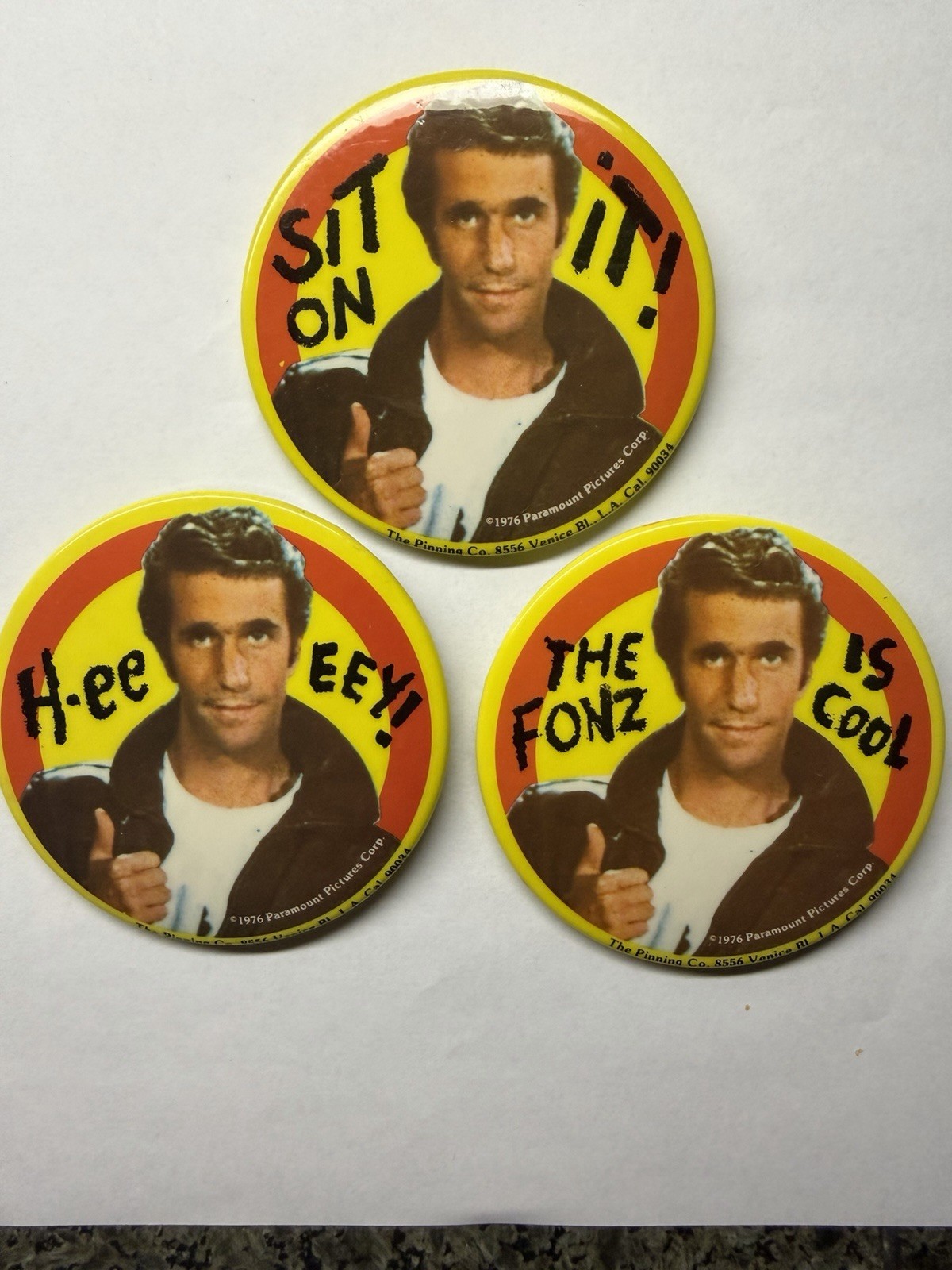 1976 Vintage Happy Days The Fonz Fonzie, Pinback Buttons. Set Of 3. 🔥🔥 1976 Vintage Happy Days The Fonz Fonzie, Pinback Buttons. Set Of 3. 🔥🔥