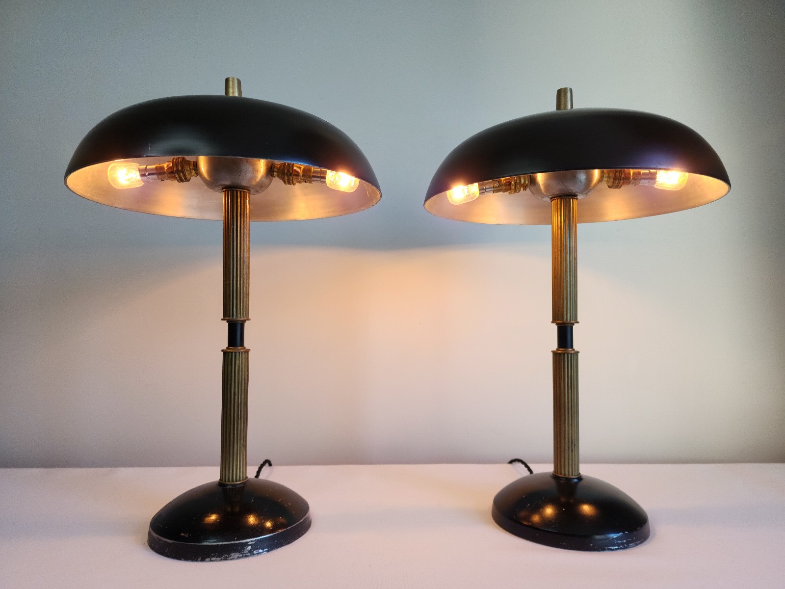 1950s Italian desk lamp. Mid century. Black/brass. Torlasco era. 2 available. 1950s Italian desk lamp. Mid century. Black/brass. Torlasco era. 2 available.