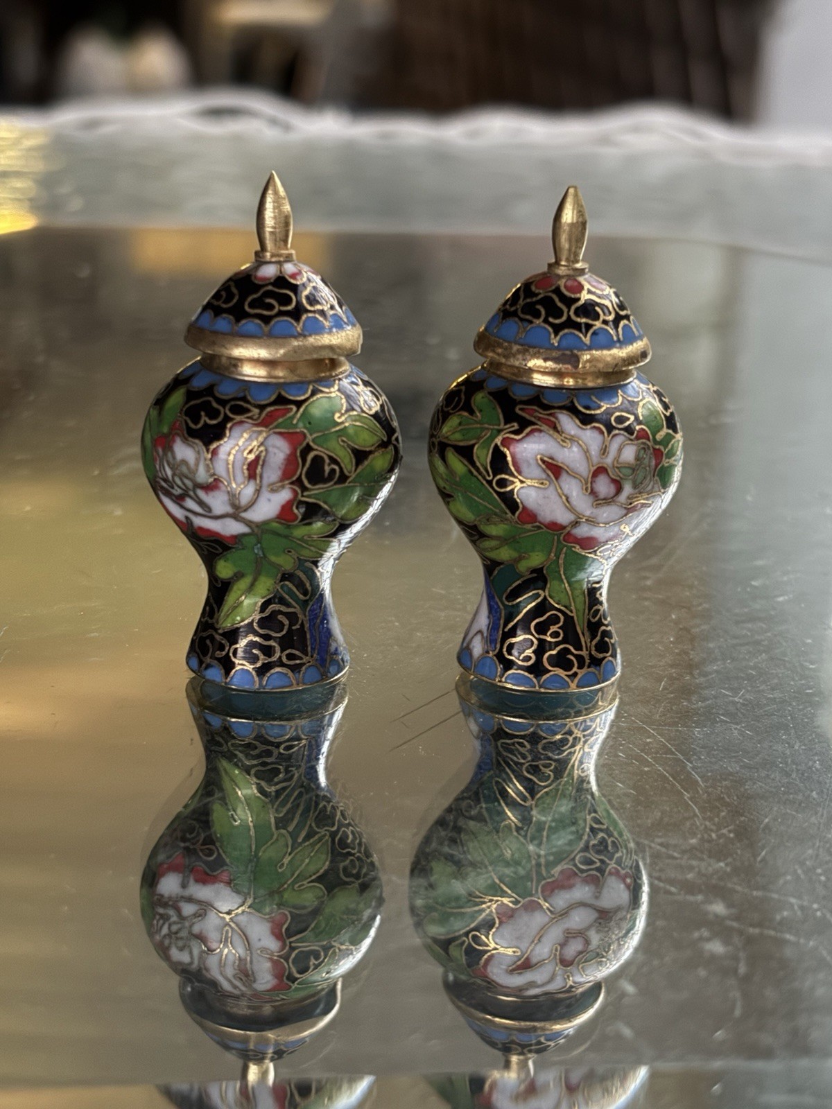 Vintage MINIATURE Chinese Cloisonné Lidded Jar Black, Pink, Gold Floral Enamel Vintage MINIATURE Chinese Cloisonné Lidded Jar Black, Pink, Gold Floral Enamel