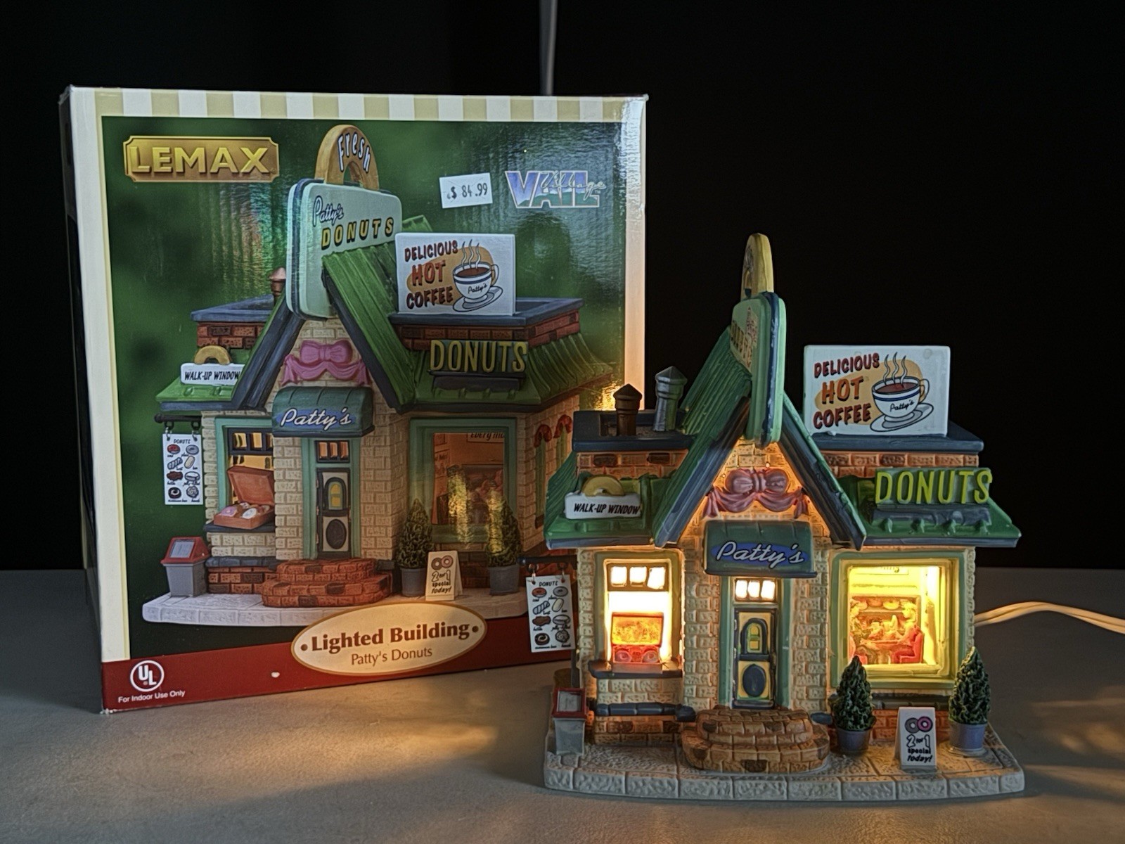 Lemax Vail Village - Patty\'s Donuts Lighted Christmas Village House