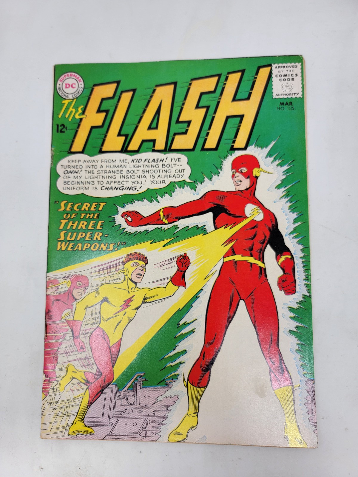 Flash #135  1st App Kid Flash's Yellow Costume DC Comics 1963  8.5