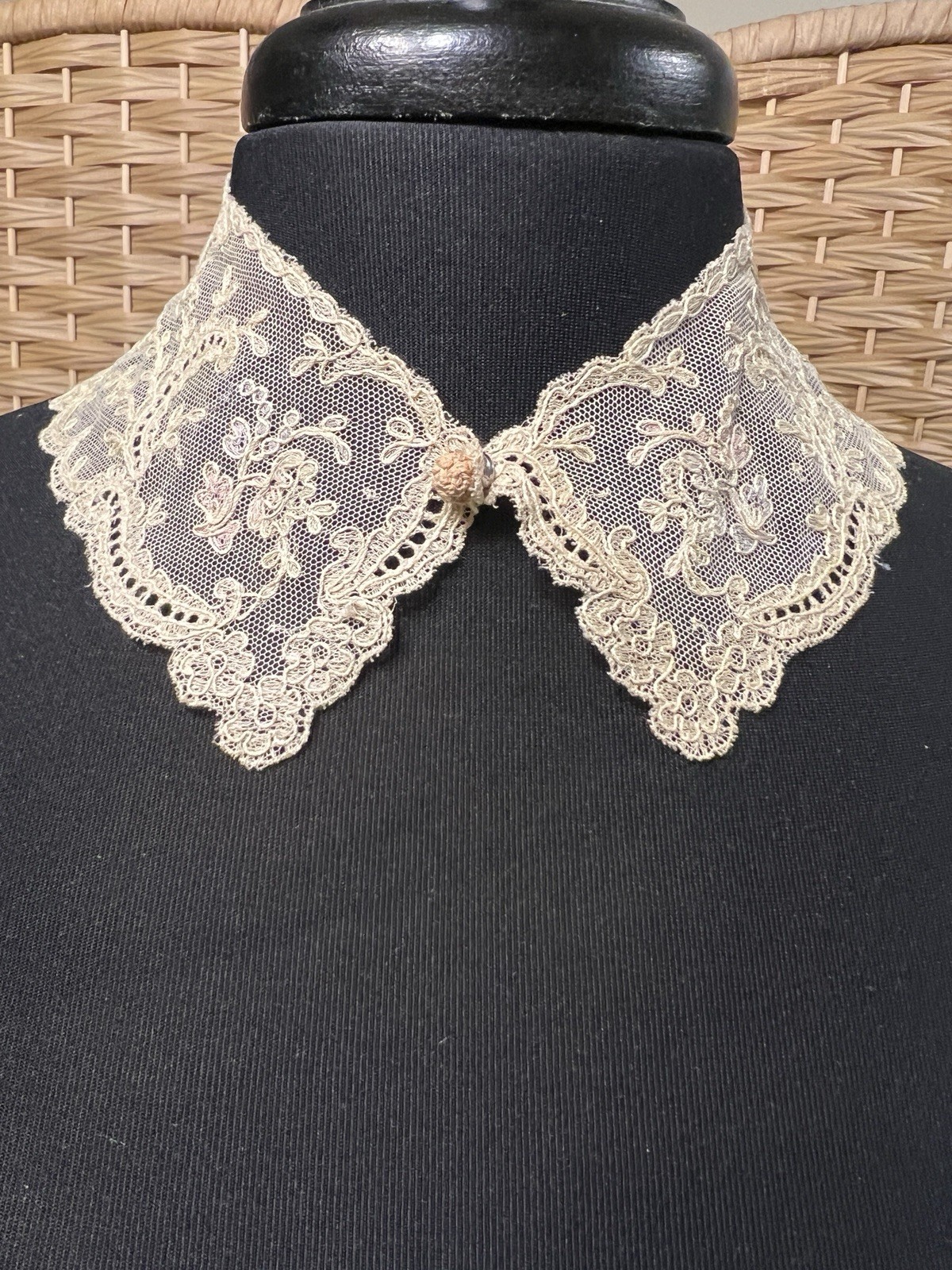Antique VTG 20s-30s Bobbin Lace Dainty Collar Necklace Beige w/ Pink Lavender