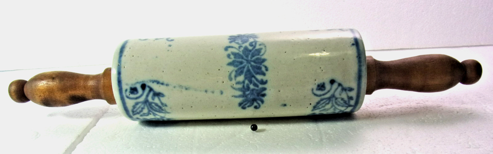 ANT. VTG. BRUSH McCOY BLUE & WHITE WILDFLOWER STONEWARE ROLLING PIN  15
