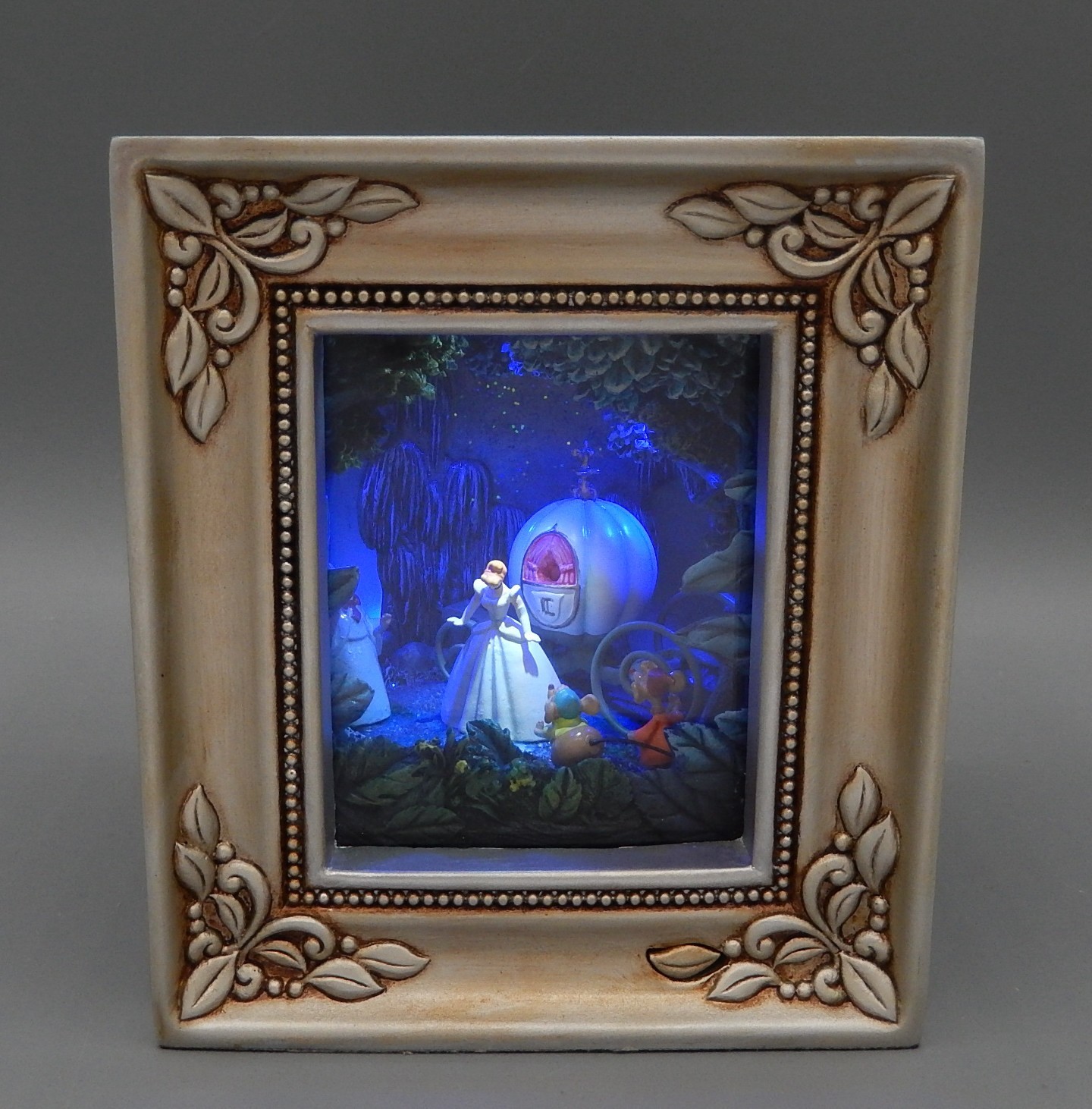 Disney Olszewski Gallery of Light Cinderella Magic by Moonlight Diorama 2008 Disney Olszewski Gallery of Light Cinderella Magic by Moonlight Diorama 2008