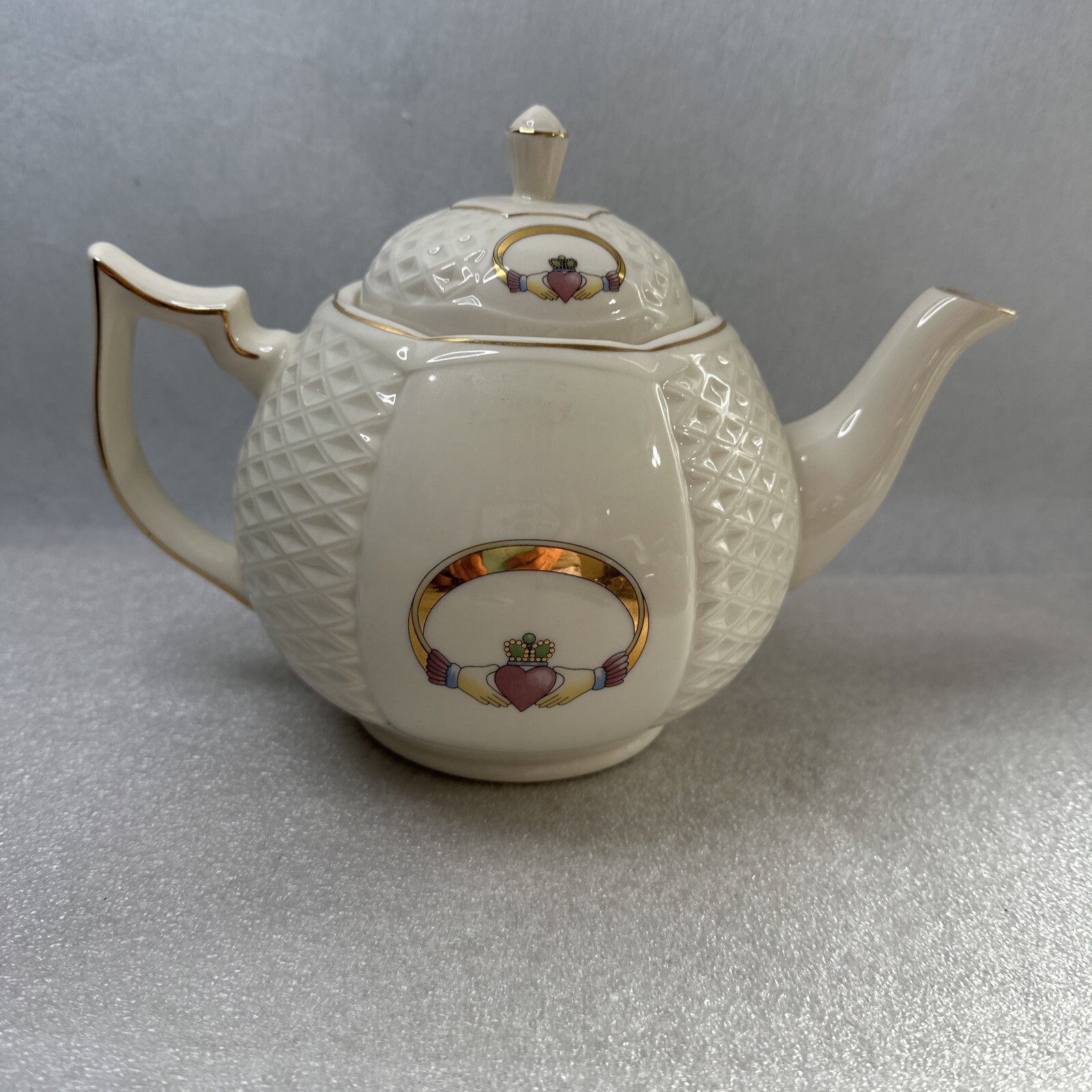 Donegal Parian China Irish Claddagh Ring Design Teapot 