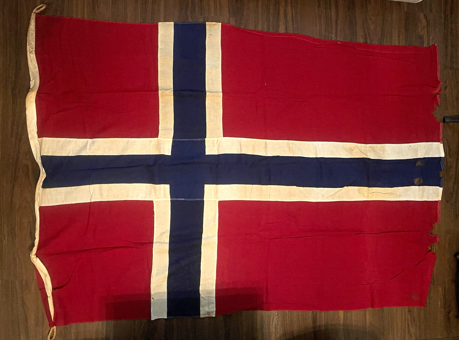 Large Vintage Norwegian/Norway Flag, sewn Bunting Construction. Rope Hoist Large Vintage Norwegian/Norway Flag, sewn Bunting Construction. Rope Hoist
