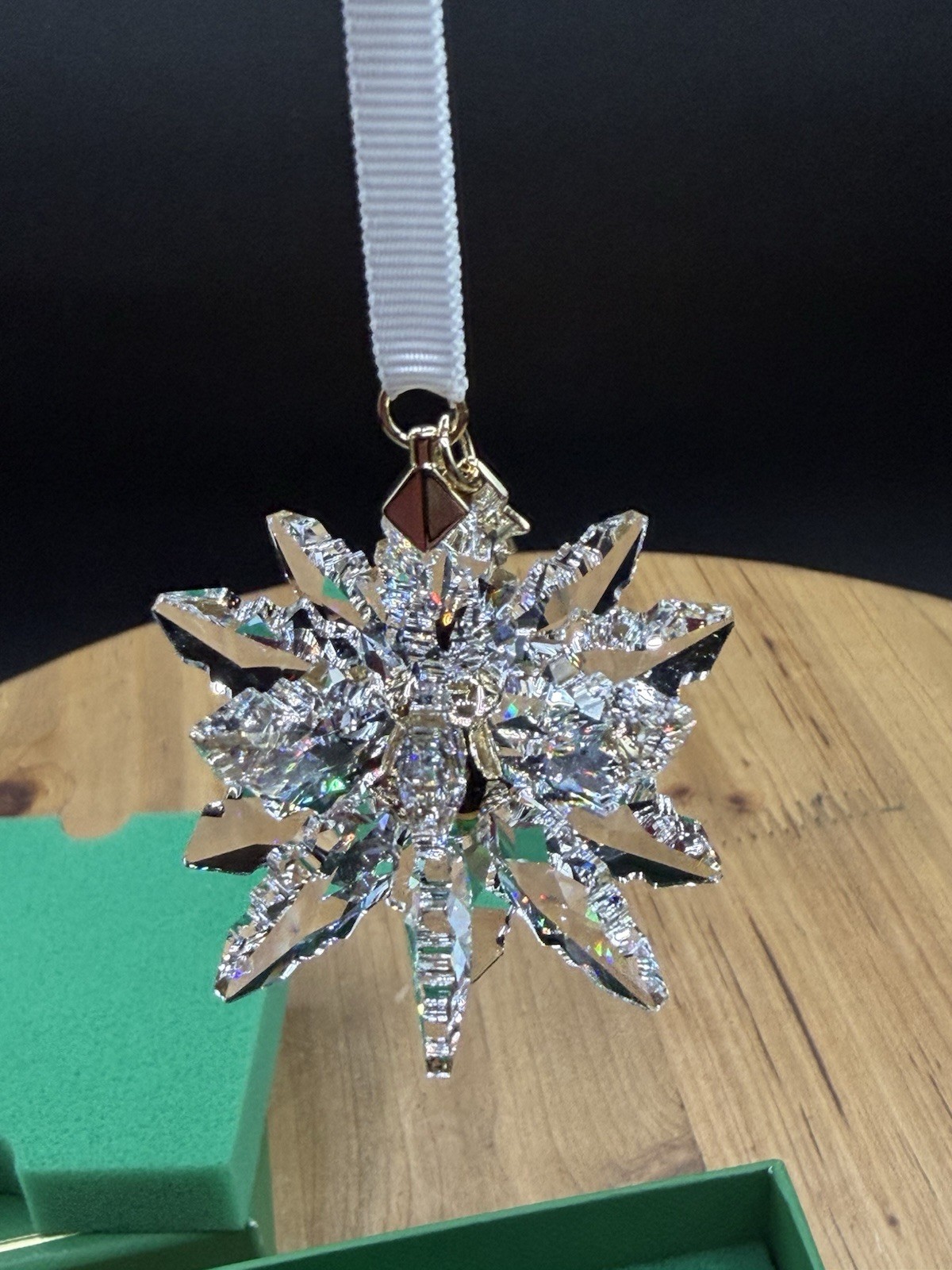 Swarovski Crystal 2024 ANNUAL EDITION 3D Christmas Ornament 5674347 Swarovski Crystal 2024 ANNUAL EDITION 3D Christmas Ornament 5674347
