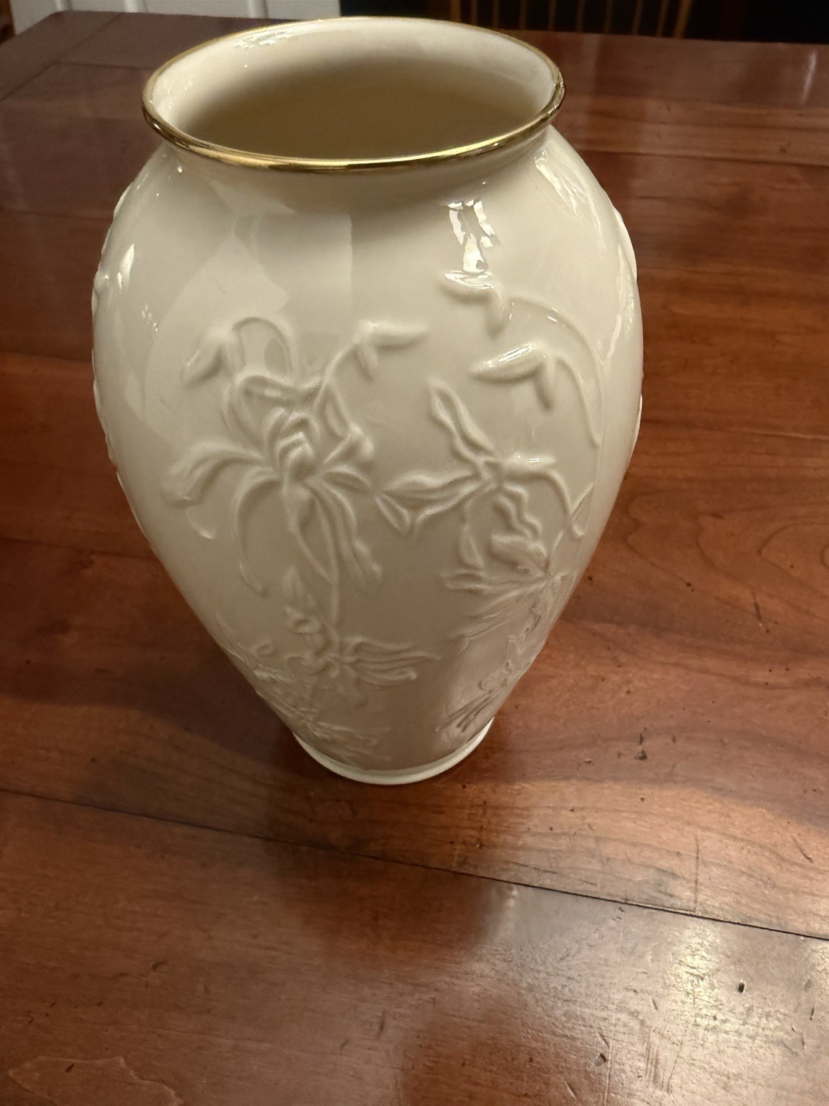 Vintage Lenox Masterpiece Collection Ivory Porcelain Vase Embossed Iris Lily Gld Vintage Lenox Masterpiece Collection Ivory Porcelain Vase Embossed Iris Lily Gld