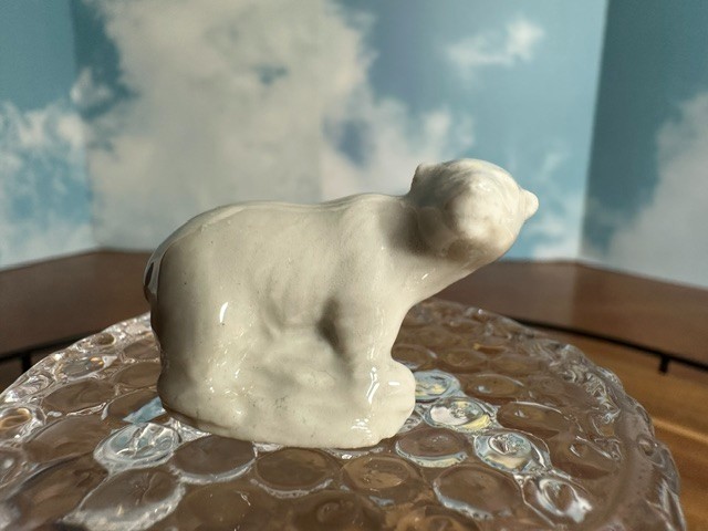 Wade Whimsies Animal Series II Red Rose Tea England Figurine Polar Bear. NICE