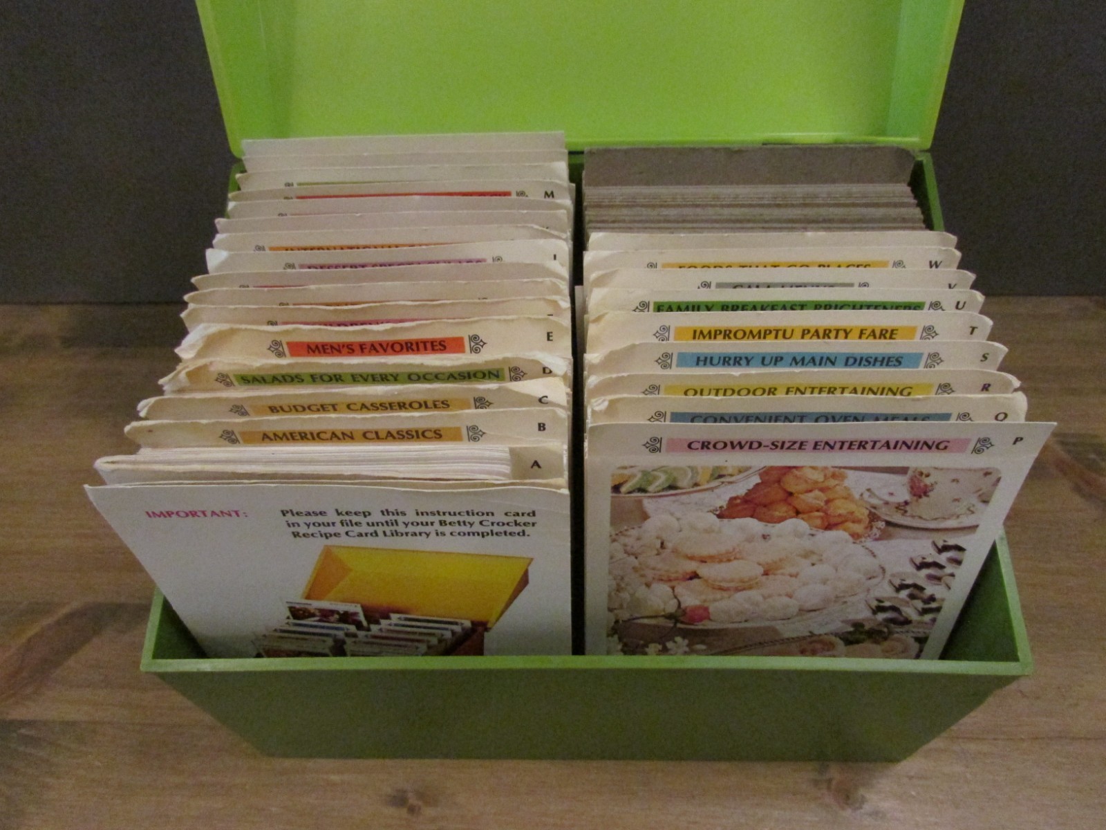 Vintage 1971 BETTY CROCKER Recipe Card Library Avocado Green Box COMPLETE