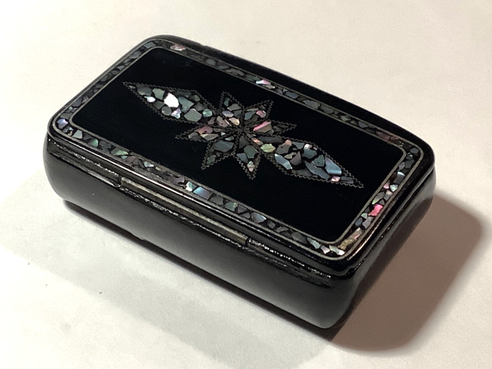 Antique Black Snuff Box with Inlaid Mother of Pearl Hinged Lid VGC 2.75 in Antique Black Snuff Box with Inlaid Mother of Pearl Hinged Lid VGC 2.75 in