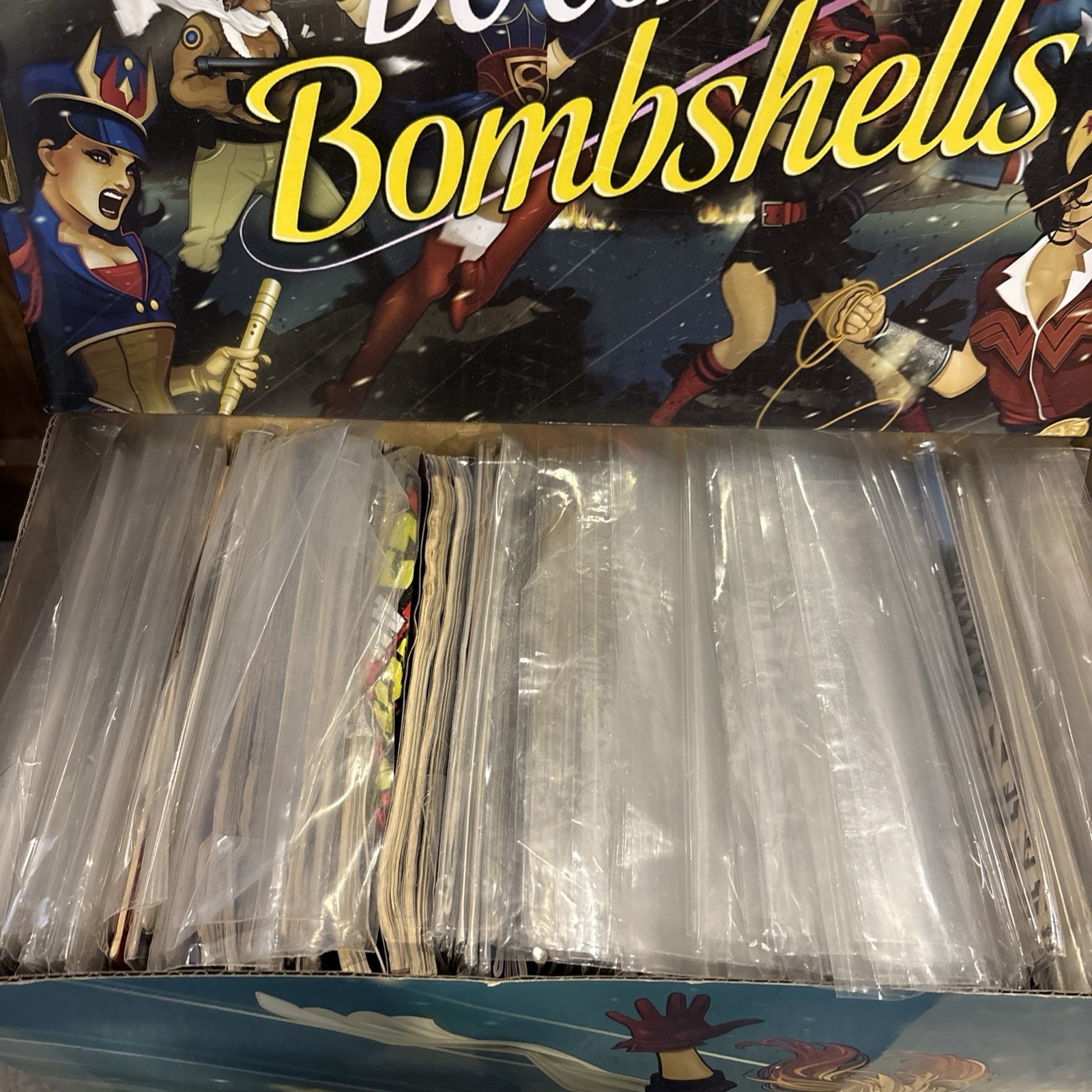 DC BOMBSHELLS Comic Book OOP Graphic Printed BOX Neca 2019 Filled W/ Comics