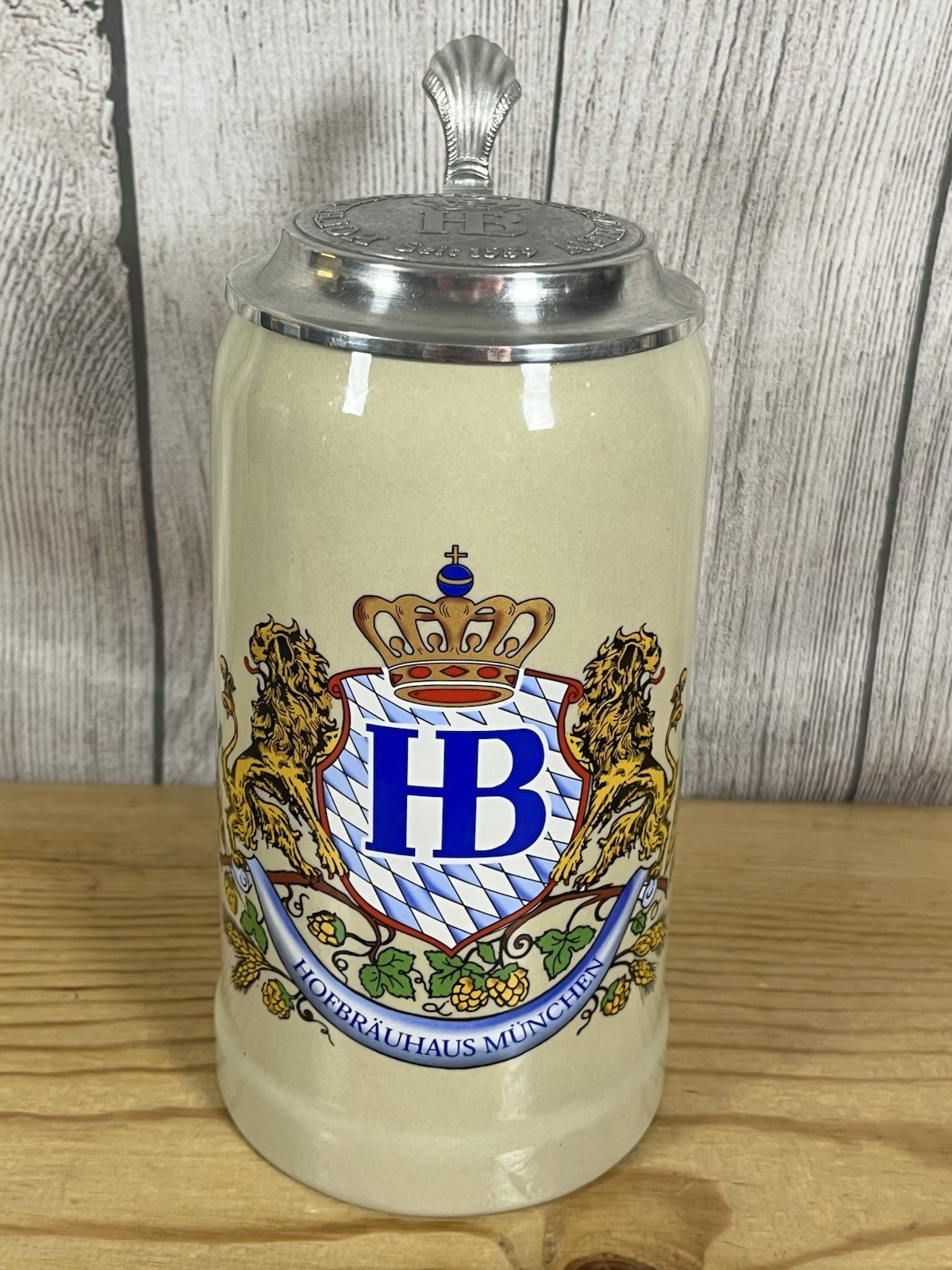 1-liter Hofbräuhaus München Stoneware Beer Stein. Vintage And In Excellent Shape 1-liter Hofbräuhaus München Stoneware Beer Stein. Vintage And In Excellent Shape