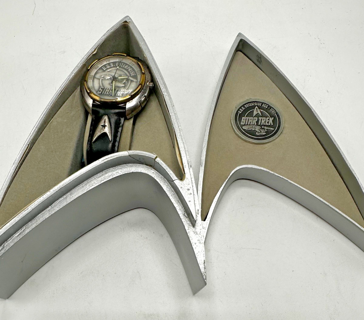 Star Trek 1995 Limited Ed Official Commemorative Watch By Fossil 00488/15000 Star Trek 1995 Limited Ed Official Commemorative Watch By Fossil 00488/15000