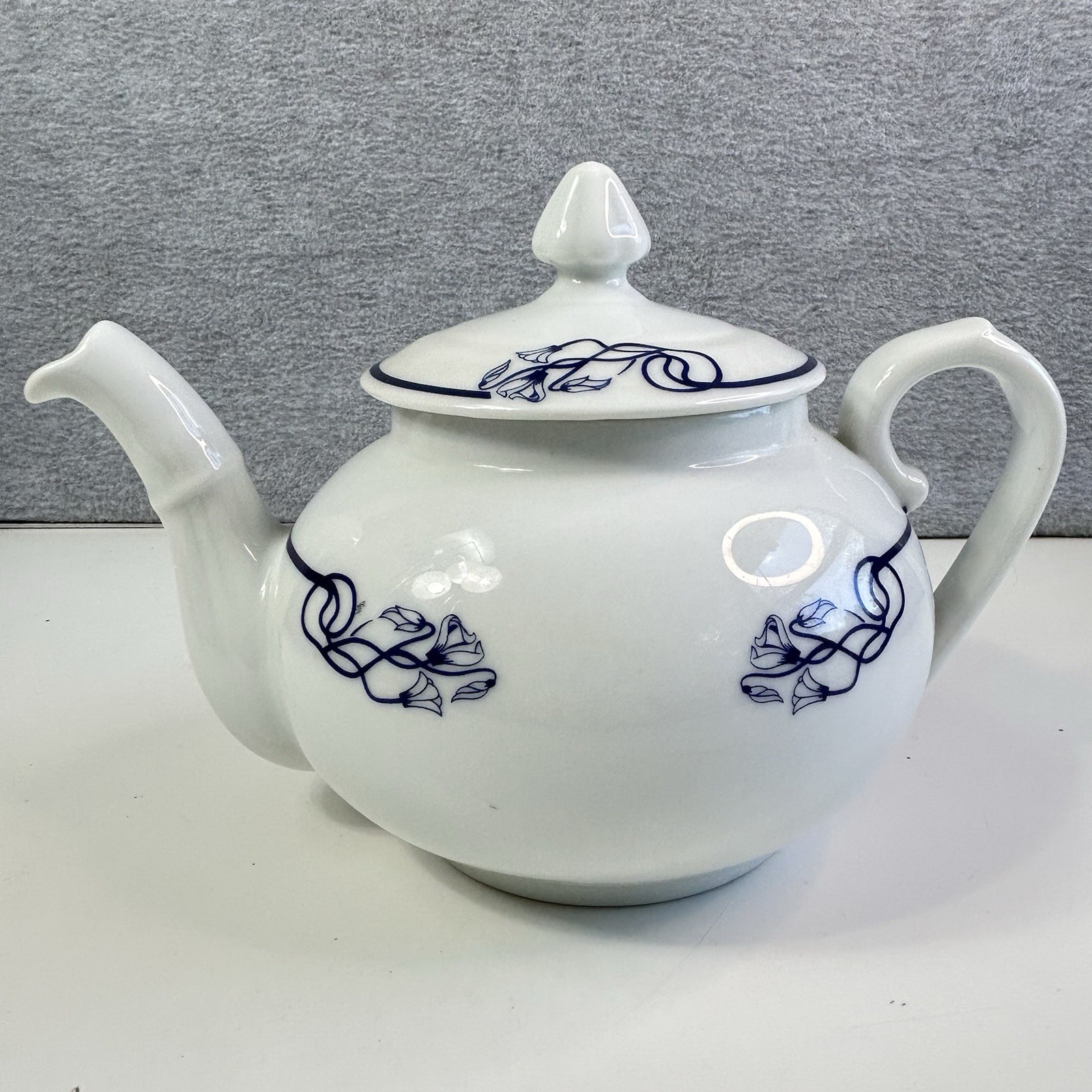 PILLIVUYT White Porcelain Teapot + Lid Curved Handle Floral Blue France R852 PILLIVUYT White Porcelain Teapot + Lid Curved Handle Floral Blue France R852