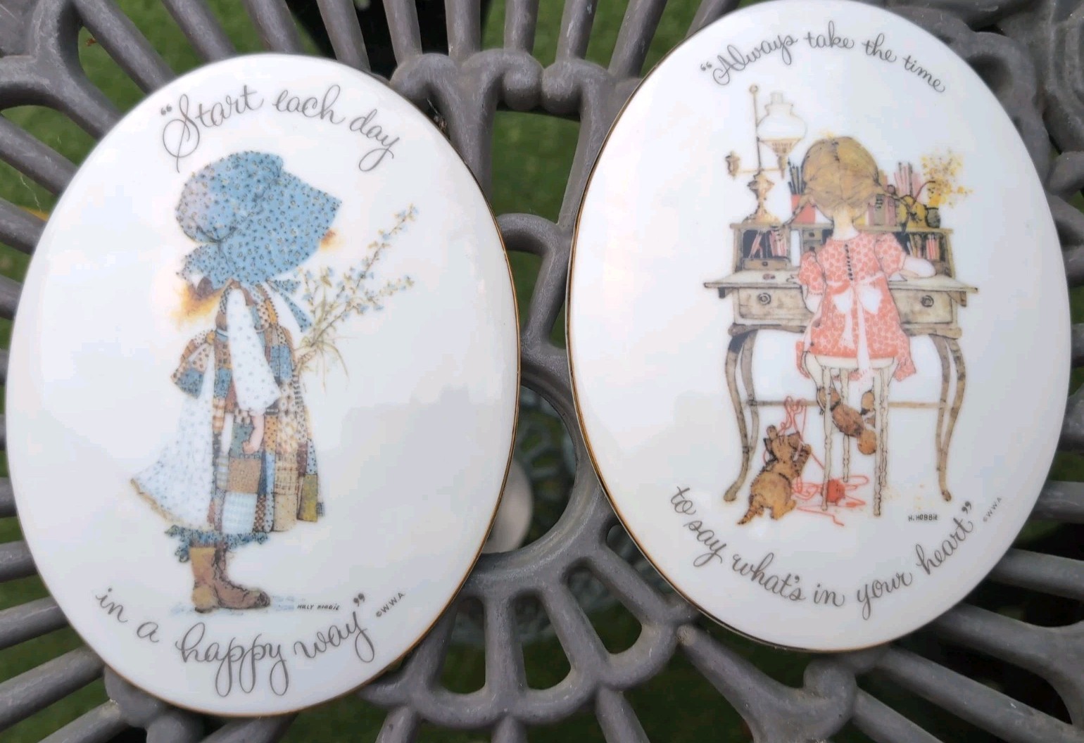 2 Pr VTG Holly Hobbie Porcelain Wall Hanging Plaques Oval adorable 1970s Japan