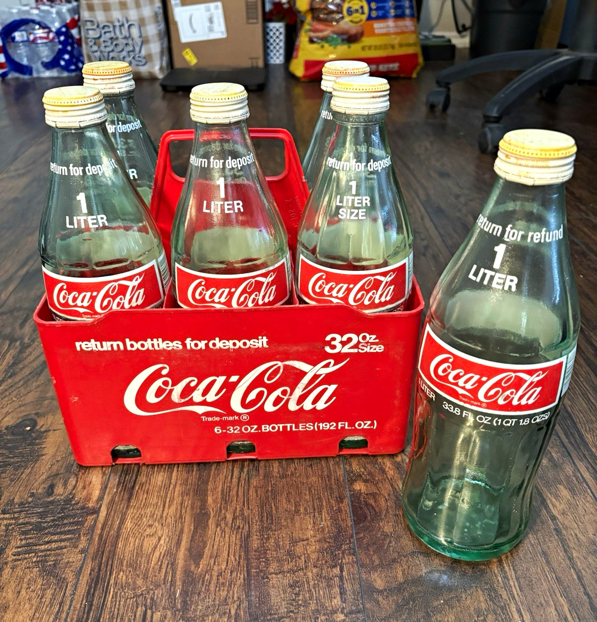 Vintage Coca-Cola Red/White Soda Theme 6-Pack Bottle Carrier Caddy for 6x32 oz Vintage Coca-Cola Red/White Soda Theme 6-Pack Bottle Carrier Caddy for 6x32 oz