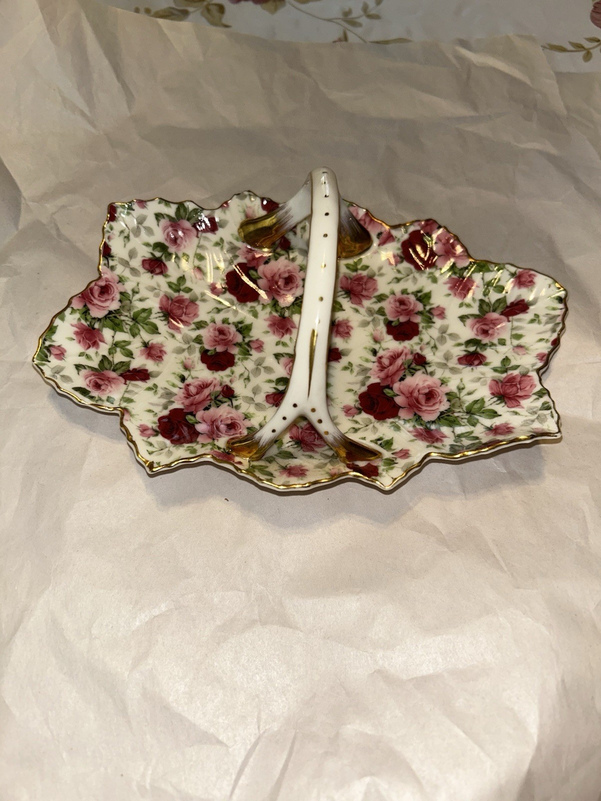 Decorative  Chintz Red And Pink Rose Pattern On Handled Plate, Edged In Gold .