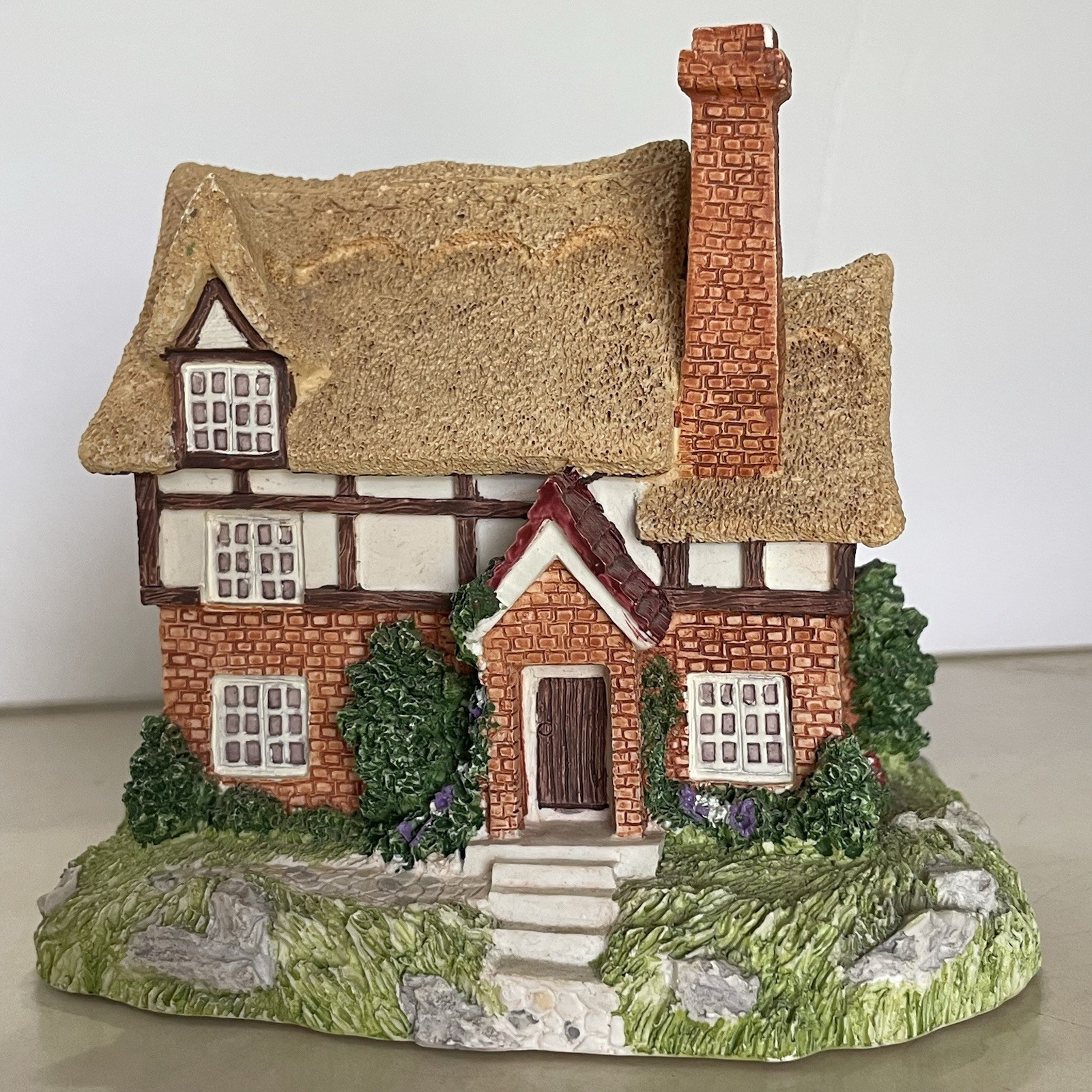 Vintage Olde England's Classic Cottage - Somerset Village House Figurine