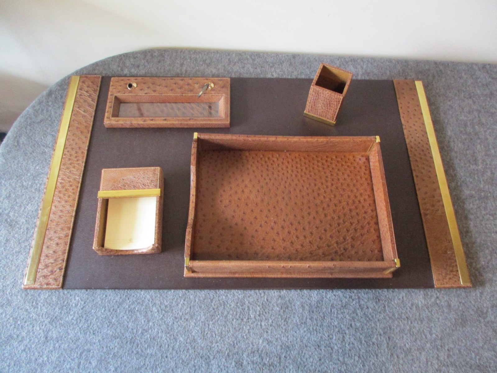 VINTAGE OSTRICH LEATHER MARK CROSS ITALY 5 PC DESK SET (TAN) + ORIGINAL PAPER VINTAGE OSTRICH LEATHER MARK CROSS ITALY 5 PC DESK SET (TAN) + ORIGINAL PAPER
