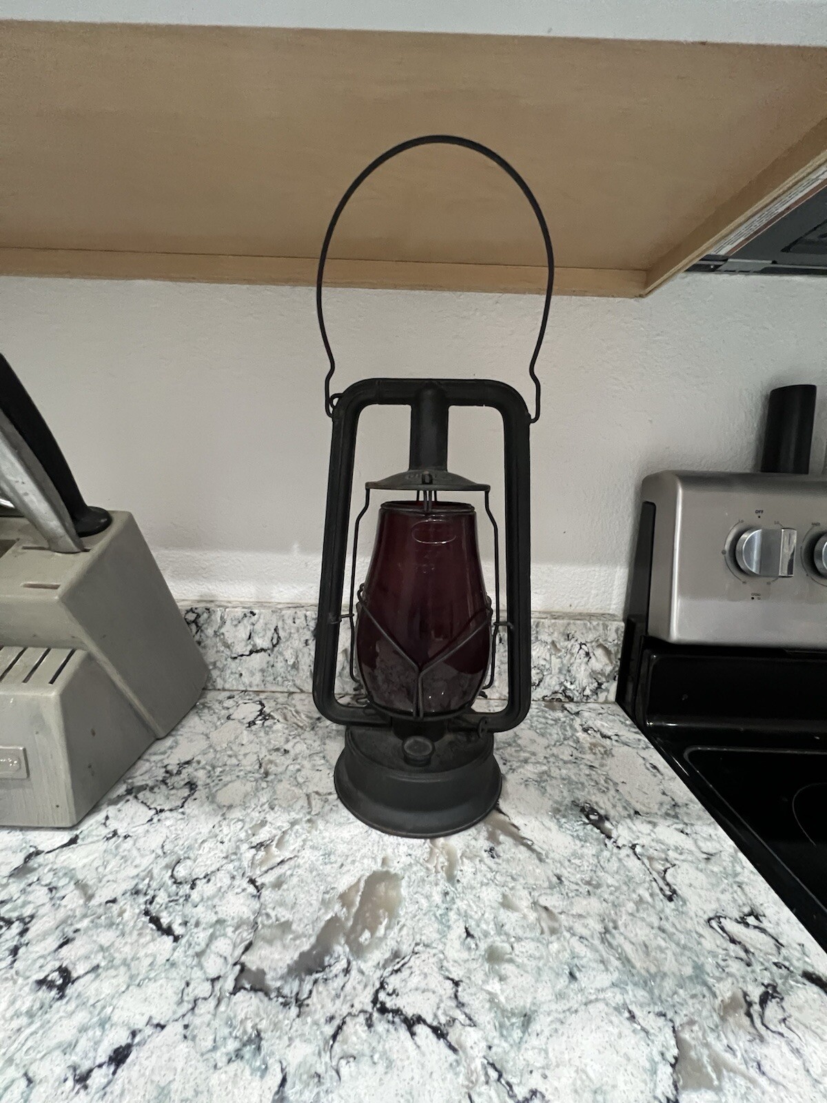 Vintage Antique HY-LO Kerosene Lantern Loc-Nob Ruby Glass Globe Vintage Antique HY-LO Kerosene Lantern Loc-Nob Ruby Glass Globe