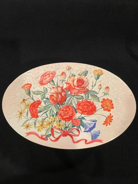 Oval Metal Tin W Lid Light Pink W Carnations Roses + Ribbons Taiwan 7 X 5 X 3.5 Oval Metal Tin W Lid Light Pink W Carnations Roses + Ribbons Taiwan 7 X 5 X 3.5